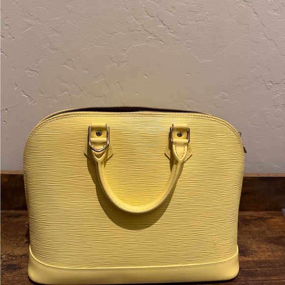 Louis Vuitton Alma - Picture 11 of 13